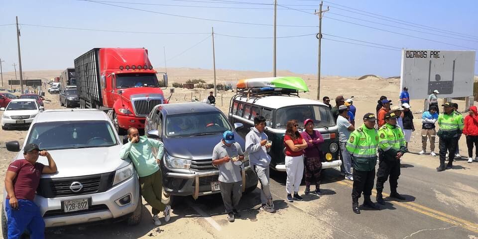 Bloquearon la Panamericana Sur por veda de pejerrey y jurel. (Foto: GEC)