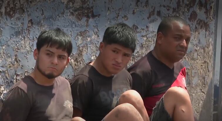 Un sujeto dejó un mensaje amenazante bajo la puerta antes de disparar varias veces contra un local en la avenida Sebastián Lorente, generando pánico entre los vecinos.