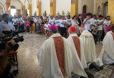 Piura: obispos se arrodillan para pedir perdón a comunidad afectada por el Sodalicio en Catacaos