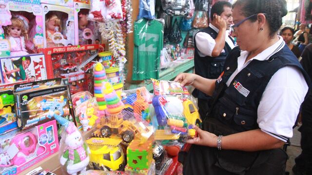 Decomisan juguetes tóxicos en mercado de Castilla (VIDEO)