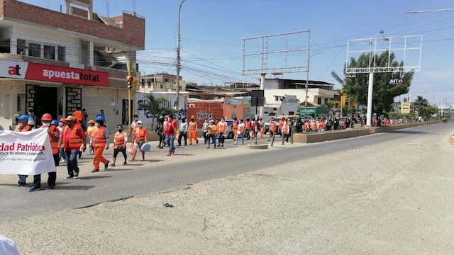 Tumbes: Trabajadores de construcción civil acatan protesta