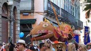 Comparsas de carnaval hacen madrugar Río de Janeiro