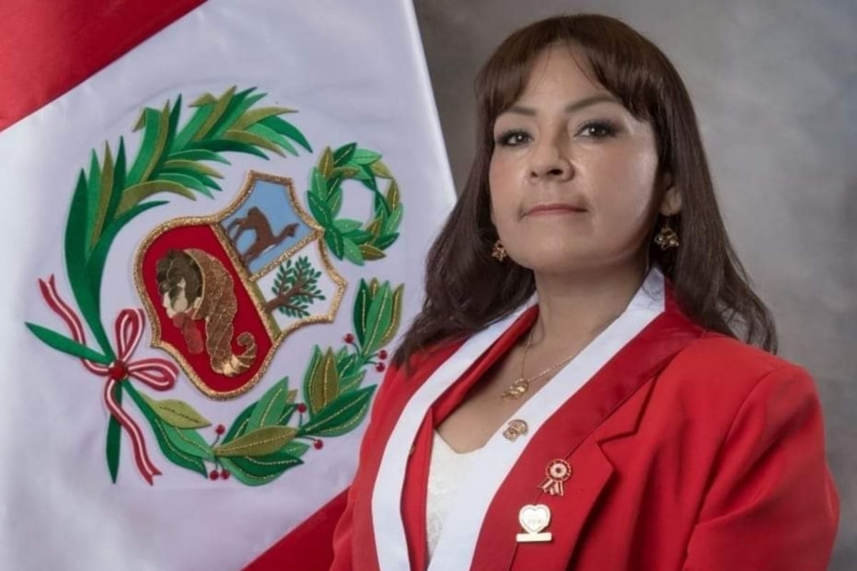 Legisladora respondió de forma prepotente cuando fue interrogada sobre la contratación en su despacho de la pareja sentimental de su hijo.