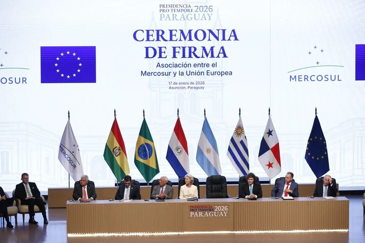 Ceremonia de la firma del acuerdo de libre comercio entre la Unión Europea (UE) y los países del Mercosur en Asunción (Paraguay). Foto: EFE/ Juan Pablo Pino