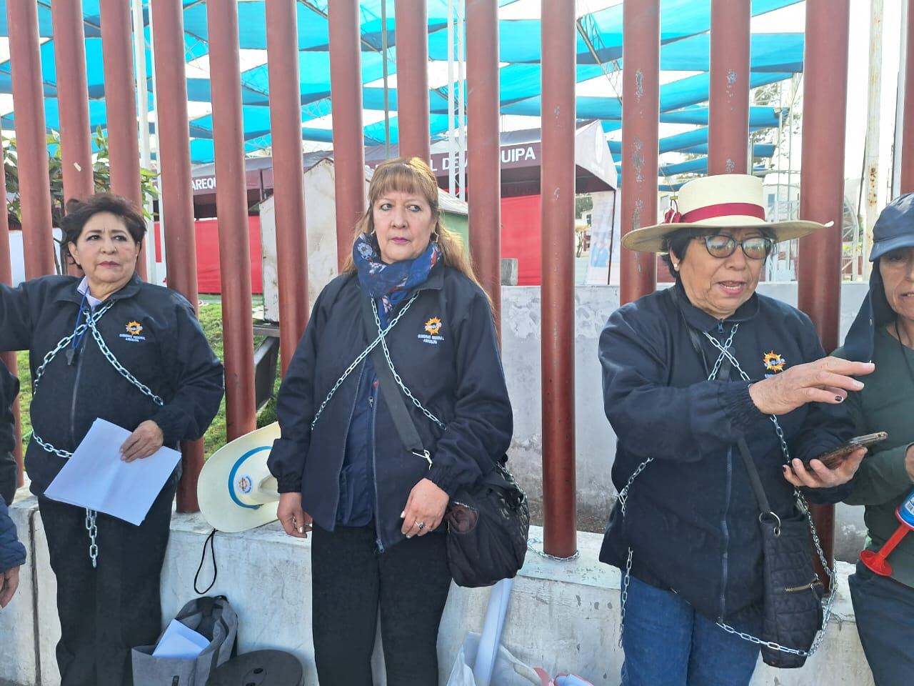 Los servidores piden el cumplimiento de sus beneficios al ente regional. (Foto: Omar Cruz)