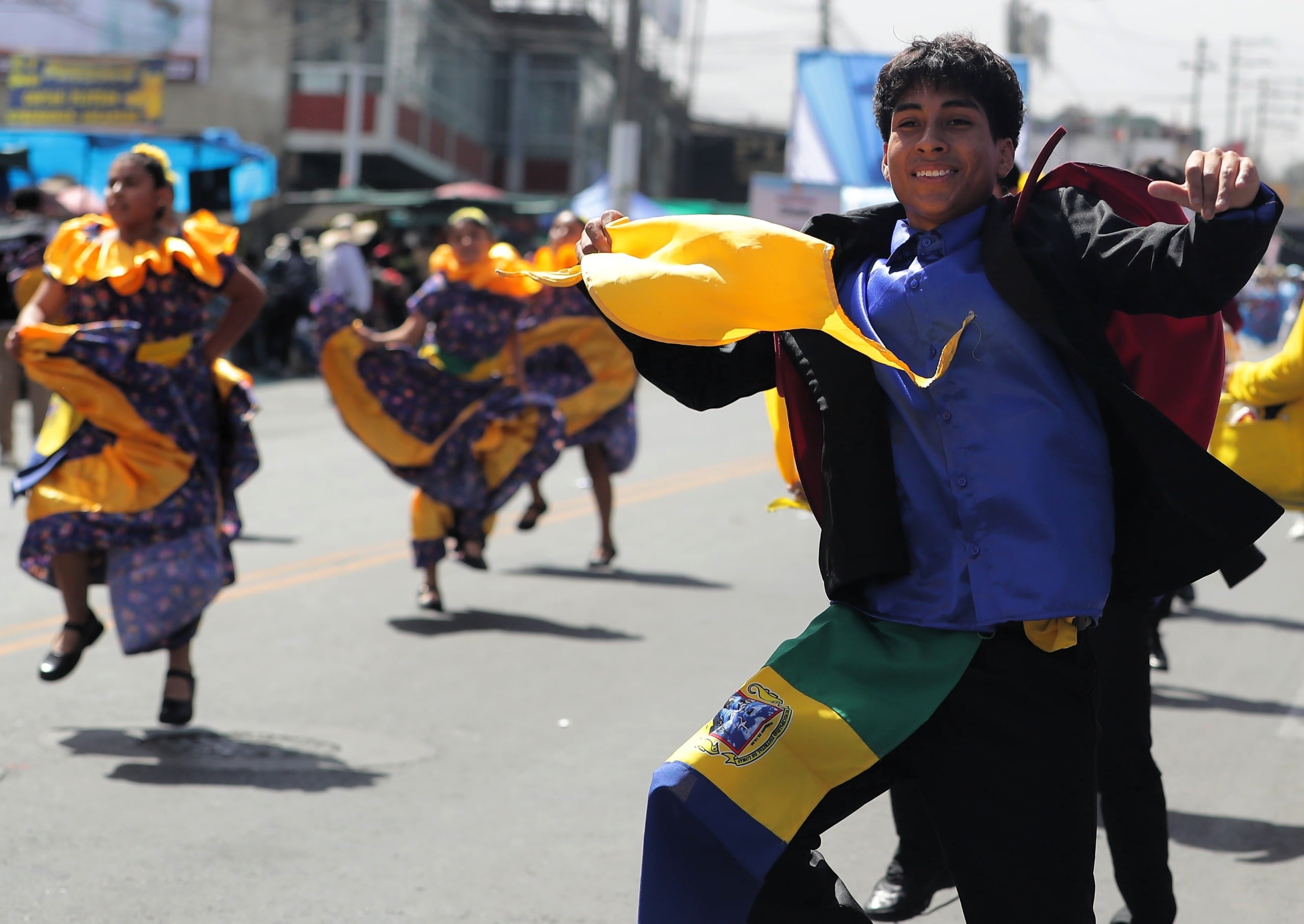 Fiesta en el Pasacalle Regional "Cantemos y Bailemos por Nuestra Arequipa 2026". (Foto: Omar Cruz/@photo.gec)