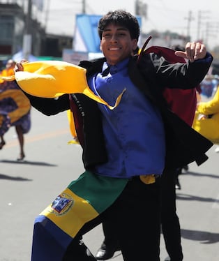 Fiesta en el Pasacalle Regional "Cantemos y Bailemos por Nuestra Arequipa 2026". (Foto: Omar Cruz/@photo.gec)