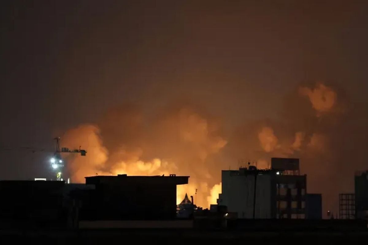 Ataque aéreo en el centro de Teherán, Irán. 8Foto: EFE/EPA/Abedin Taherkenareh)
