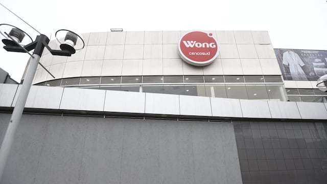 Supermercado Wong en San Isidro coloca barreras de protección en sus ventanas (FOTOS)