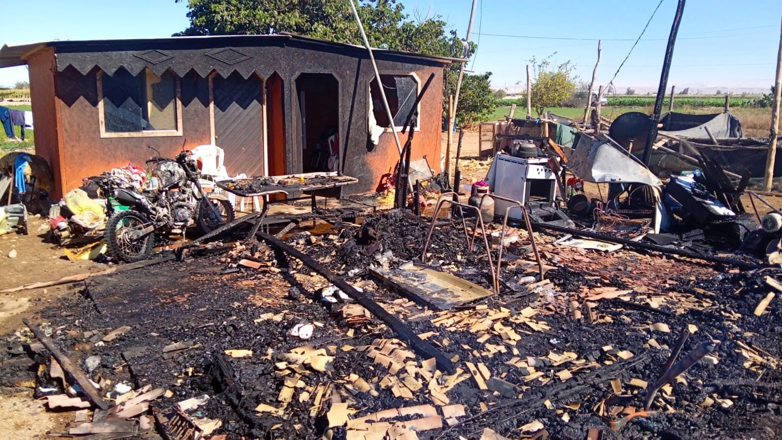 Incendio en Majes destruye vivienda de familia. Foto: COER Arequipa.
