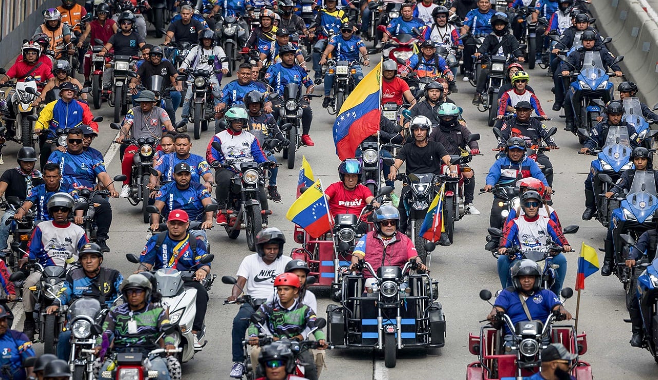 Personas participan en una manifestación este sábado, en Caracas (Venezuela). Foto: EFE/ Miguel Gutiérrez