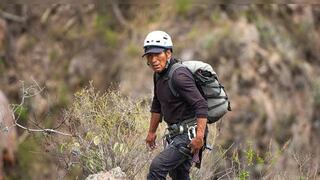 Eloy Cacya busca al desaparecido en la represa Aguada Blanca en Arequipa