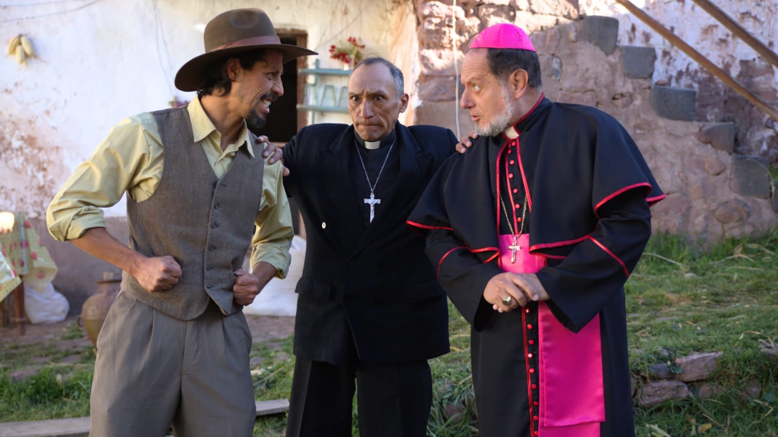 "Santidad" viene a llenar un espacio dentro del mercado cinematográfico, apelando a un humor inteligente que busca conectarnos, conocernos y entretenernos.