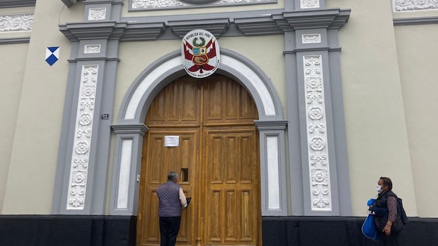 Prefectura de Arequipa suspende atención tras cese de representantes a nivel nacional
