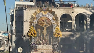 Primer recorrido del Señor de los Milagros en Arequipa (FOTOS y VIDEO)
