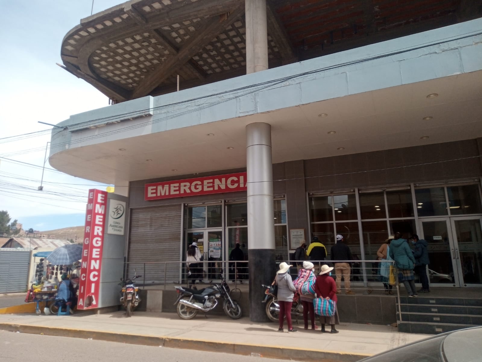 El ataque ocurrió en las inmediaciones del local nocturno “La Prepa del Amor”, en la urbanización Taparachi. El presunto agresor huyó tras disparar contra dos trabajadores de seguridad.