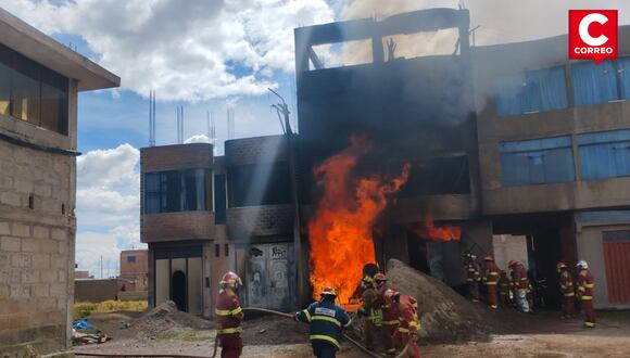 PUNO: Depósito clandestino de combustible se incendió y causó daños materiales de consideración en Juliaca