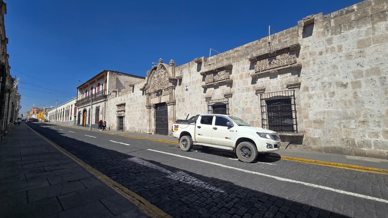 Tercerca cuadra de la calle Moral, en el Cercado de Arequipa. (Foto: Yunsu Pariapaza/@photo.gec)