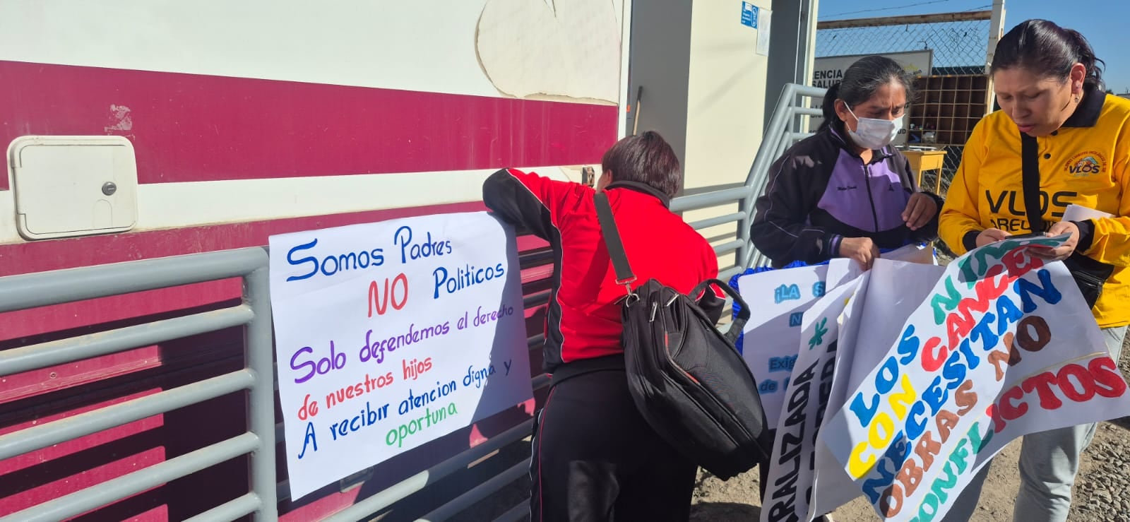 Familias de menores con cáncer protestan por paralización de obra del IREN Sur en Arequipa. (Foto: Pedro Torres/@photo.gec)