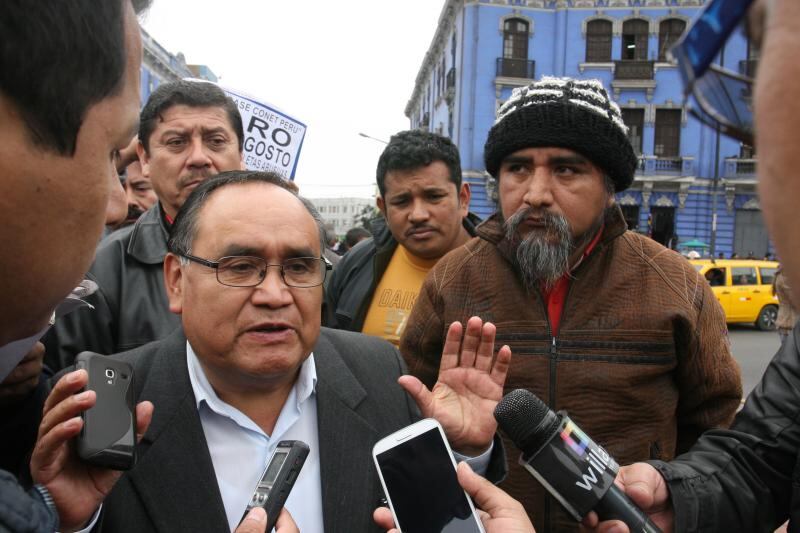 El líder de Conet Perú aseguró que los choferes están “indignados” por la inseguridad y que planean bloquear vías para hacer sentir su protesta. Acusó a otros gremialistas de tener “intereses políticos”. (Foto de archivo)