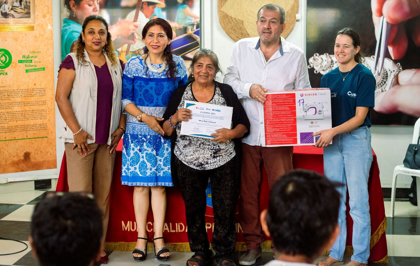 Veintidós personas con discapacidad reciben impulso para sus negocios.