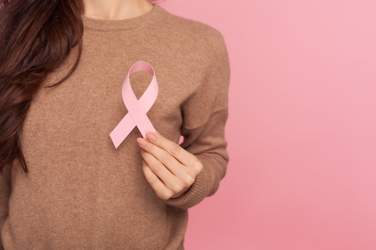 Cáncer de mama inflamatorio: síntomas de un tipo de cáncer que puede aparecer sin bultos