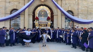 Miles de fieles en Huancayo despidió la procesión del Cristo Moreno 