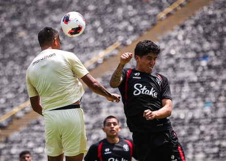 Tibia presentación de FBC Melgar ante Universitario de Deportes