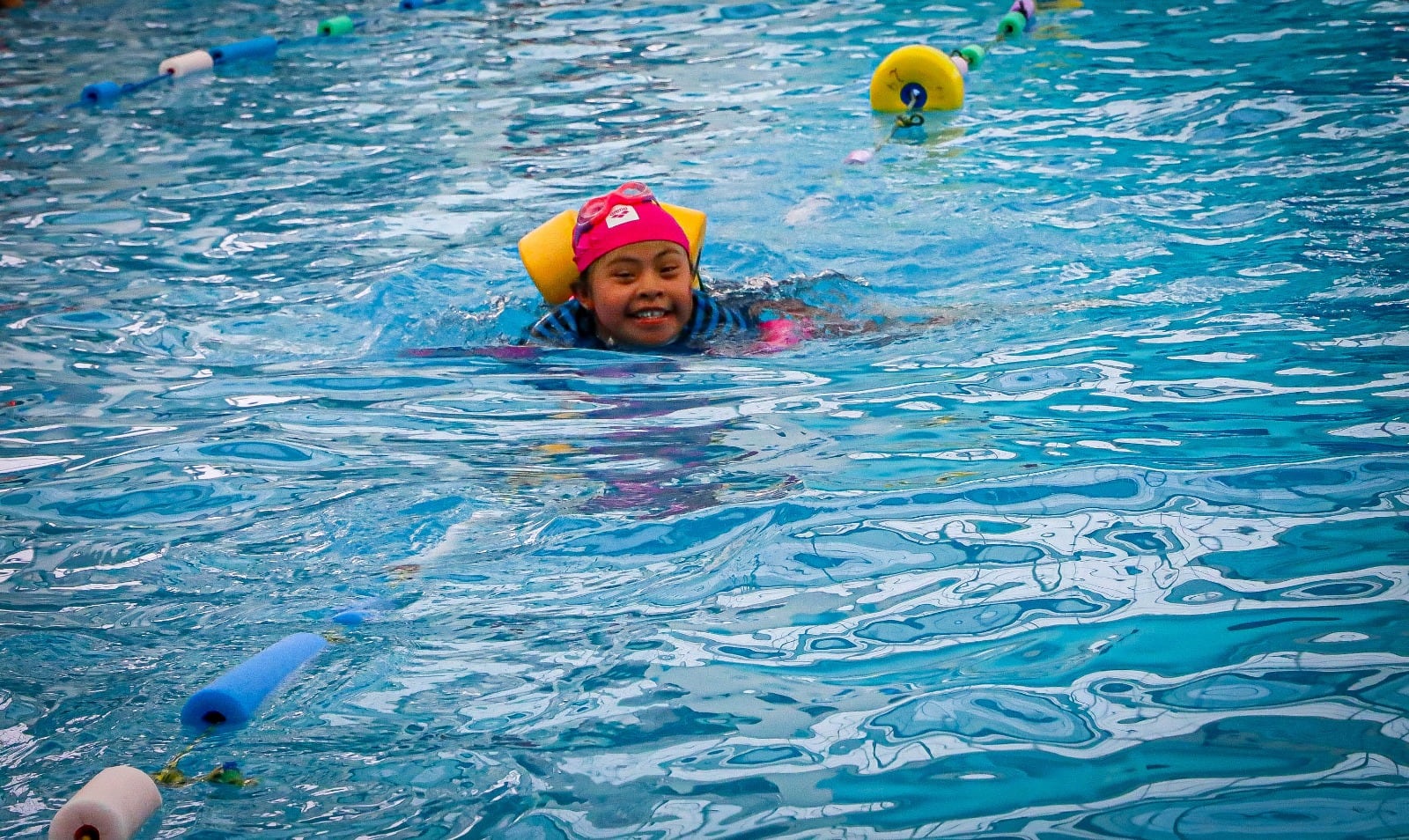 Personas con discapacidad participan en curso de natación gratuito en Arequipa. Foto: Municipalidad Provincial de Arequipa.