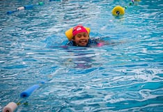Sin límites: Personas con discapacidad participan en curso de natación en Arequipa