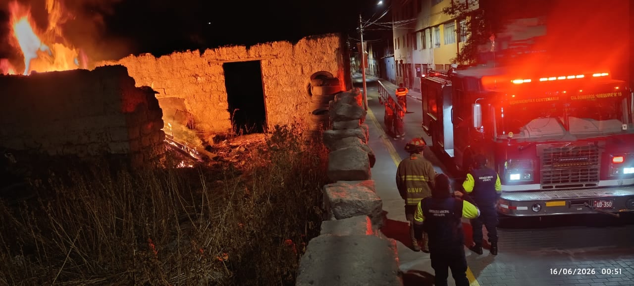 Controlan incendio en playa de estacionamiento en Arequipa (Foto: Municipalidad de Arequipa)