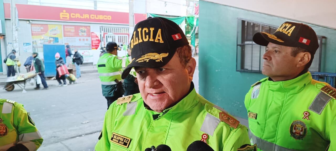 General PNP de Arequipa acompañó en operación de control en plataformas comerciales. (Foto: Pedro Torres)