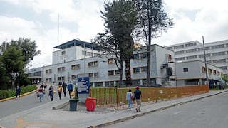 Hospital Honorio Delgado Espinoza de Arequipa: Desecho acumulado hace una semana