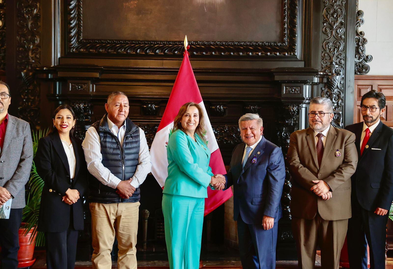 Acuña y Boluarte en una actividad en Palacio en octubre del año pasado. (Foto: Presidencia)