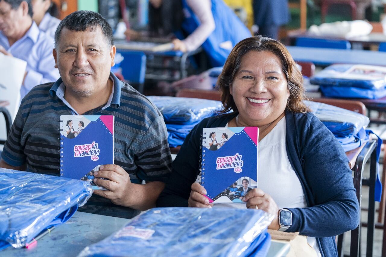 Más de 200 horas de capacitación en habilidades blandas y digitales con certificación oficial válida para la carrera magisterial.