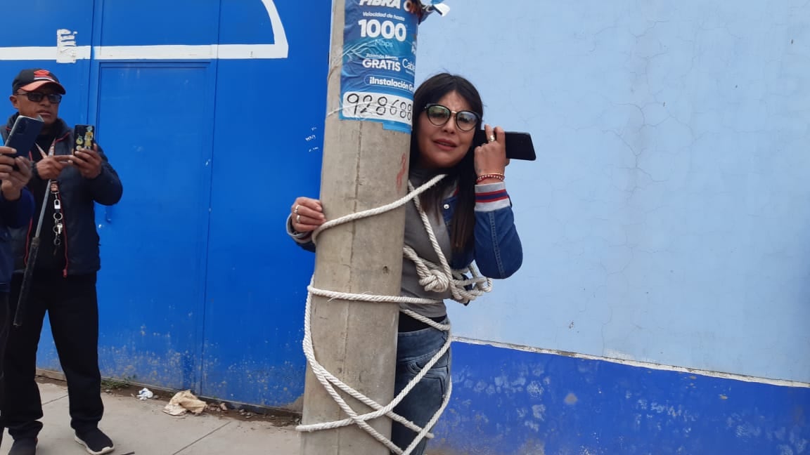 Habría simulado ser una cliente para comprar con un billete falso, cuando la dueña salió de la tienda para reclamarle, los cómplices de la mujer ingresaron a robar.