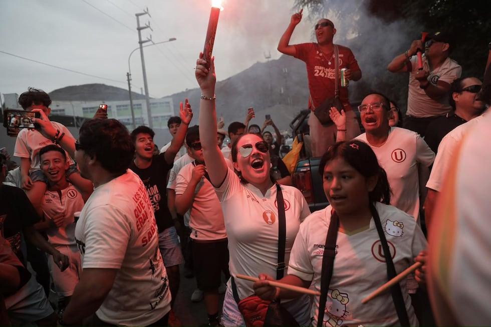 Universitario se presenta ante su público en el Monumental con la ilusión del tetracampeonato