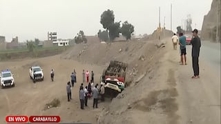 Carabayllo: vehículo invade carril y bus se despista y cae a barranco (VIDEO)