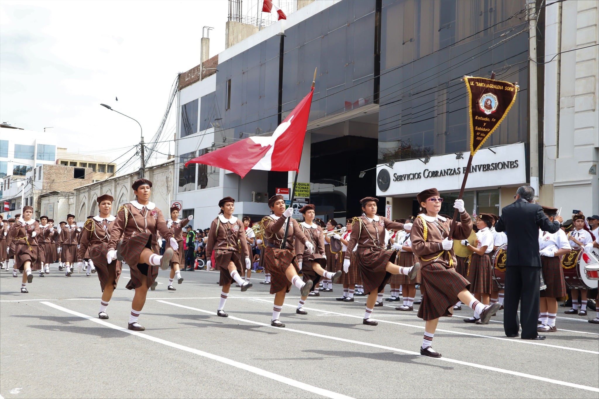 Escolta del colegio Santa Magdalena Sofía.