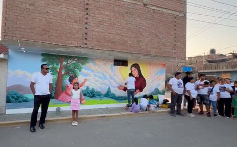 Pisco: familia de Zaina Munayco le rinde homenaje por el Día de la Madre con mural y videoclip