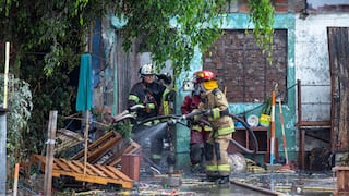 Incendio en Ate es confinado tras intensa labor de los bomberos (FOTOS)