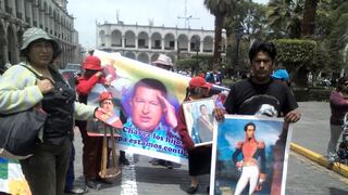Mujeres beneficiadas con programas de Hugo Chávez se manifiestan