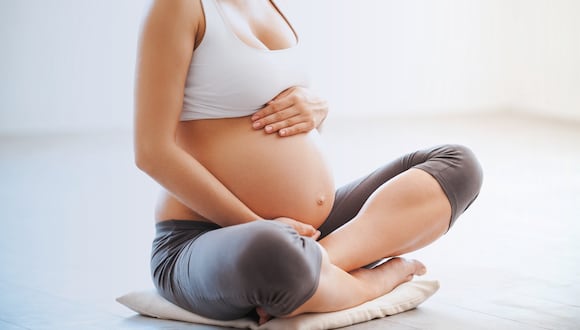 Hacer ejercicios, tener una alimentación saludable y cuidar de la salud mental son algunas de las acciones que toda gestante debe realizar para llevar un embarazo seguro que pueda terminar en un parto feliz.