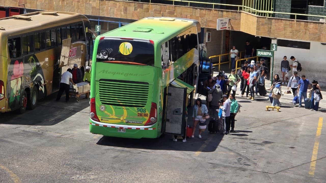 Precio de los pasajes en el Terminal Terrestre de Arequipa se duplicaron a un día de las elecciones de este domingo. (Foto: Yunsu Pariapaza/@photo.gec)