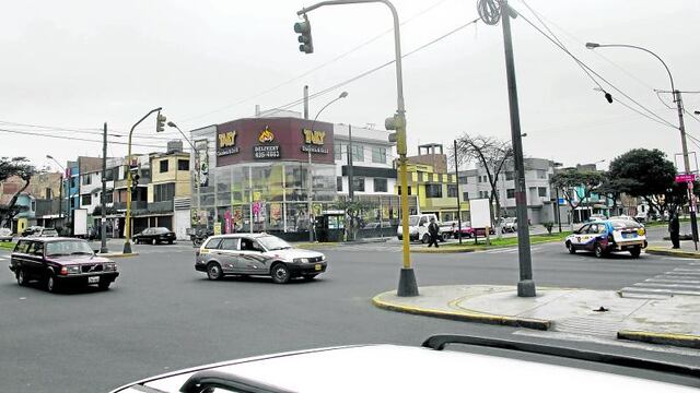Semáforos en el distrito de San Luis ocasionan caos