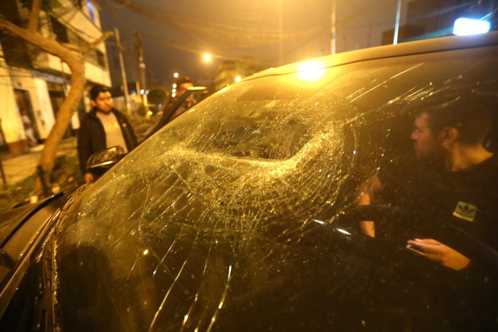 Así quedó el auto destruido por el padre de Bryan Reyna. Foto: GEC