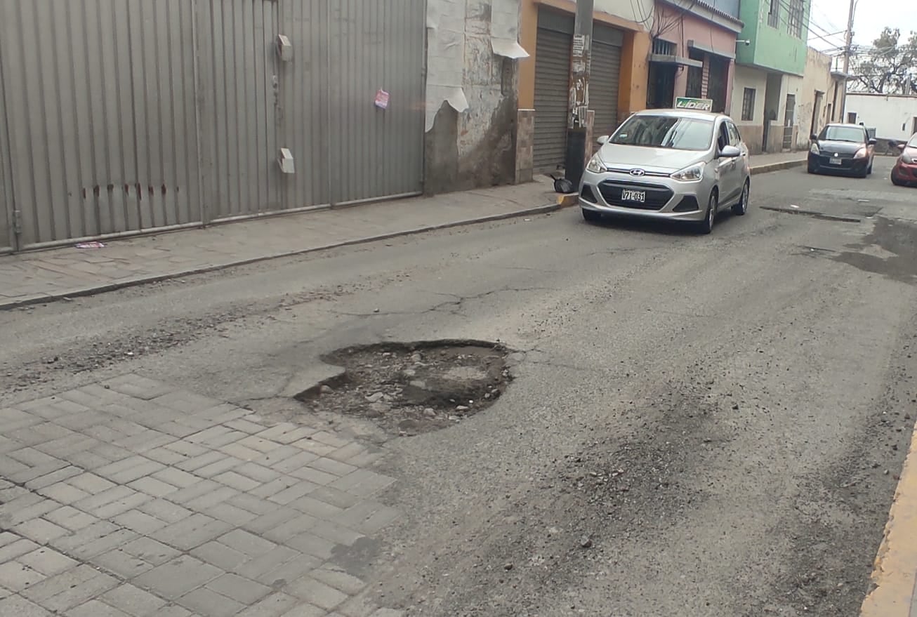 Calles presentan forados, debido a las lluvias en Arequipa (Foto: Nelly Hancco)