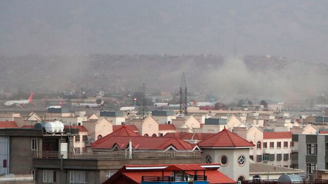 Más de 60 muertos y 140 heridos tras el doble atentado en el aeropuerto de Kabul