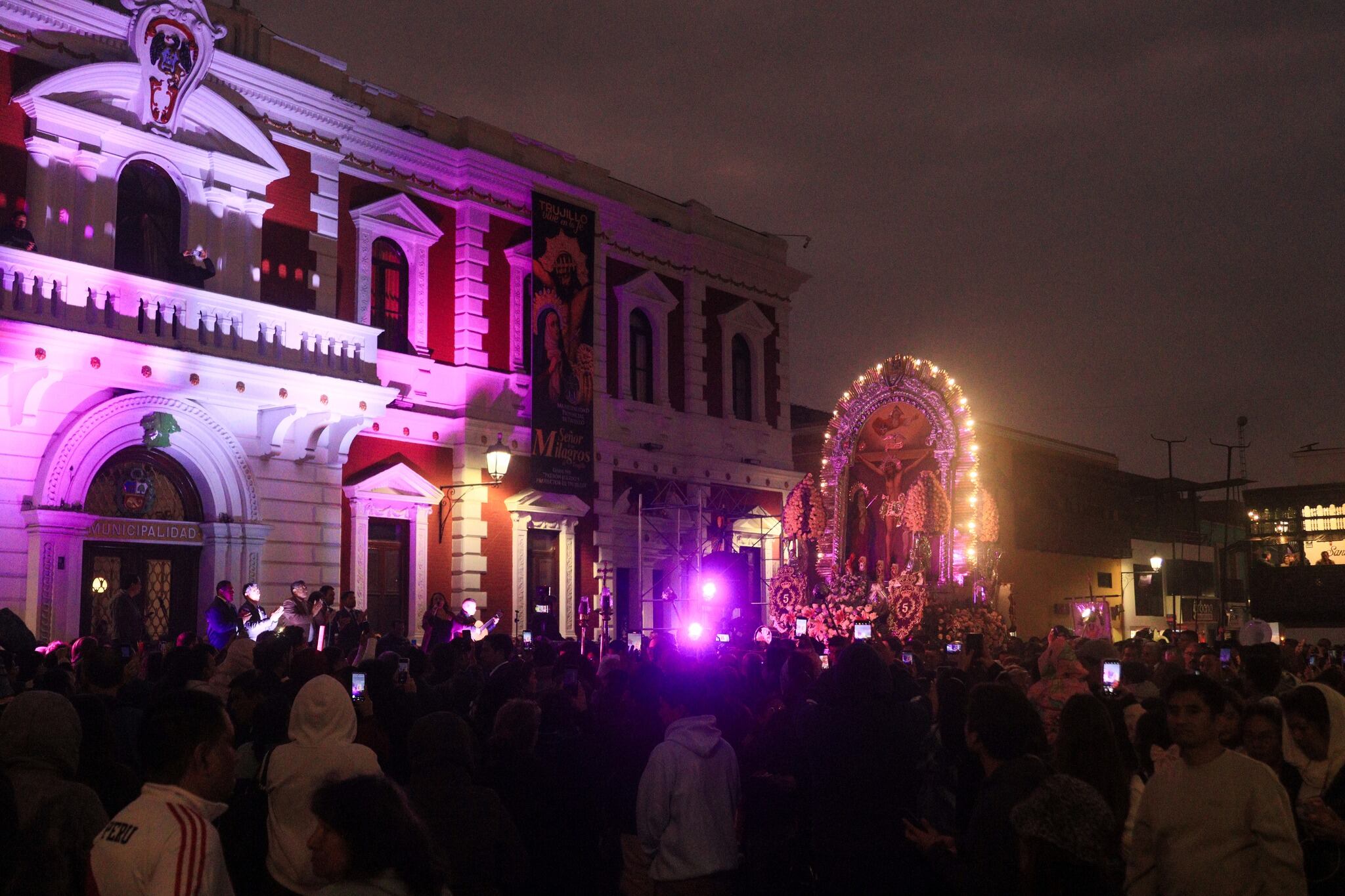 La Municipalidad Provincial de Trujilllo rindió homenaje al Patrón Jurado y Protector de Trujillo durante su recorrido.