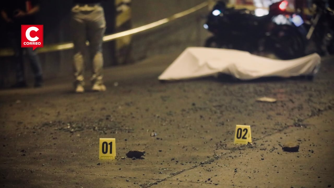 El atentado ocurrió en la avenida Pachacútec. Entre las víctimas mortales figura un agente de seguridad privada que custodiaba el vehículo atacado. (Foto: César Grados/GEC)